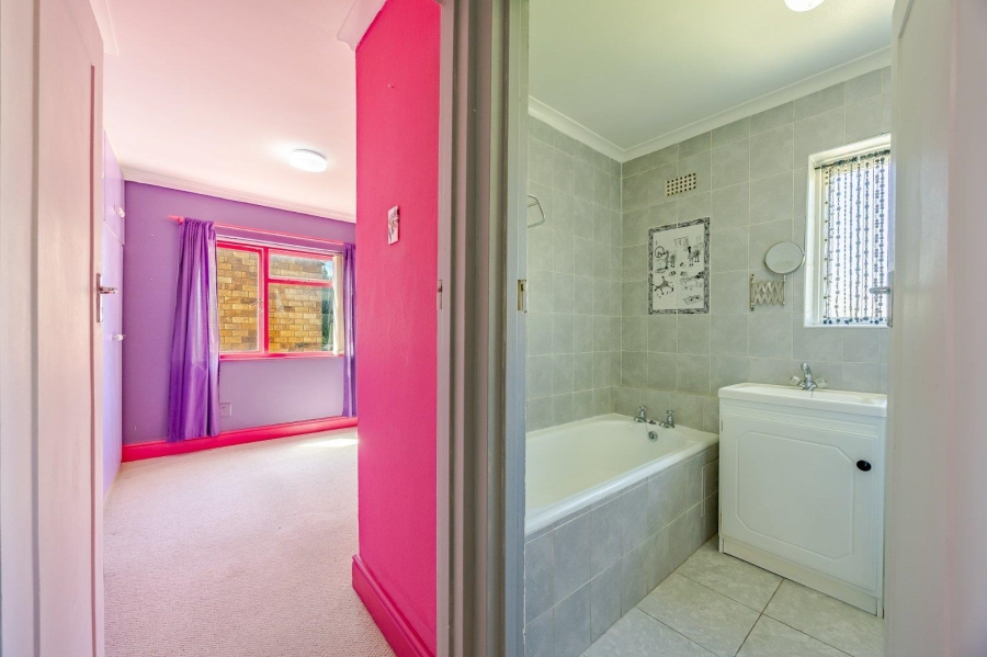 4 Bedroom Property for Sale in Kirstenhof Western Cape